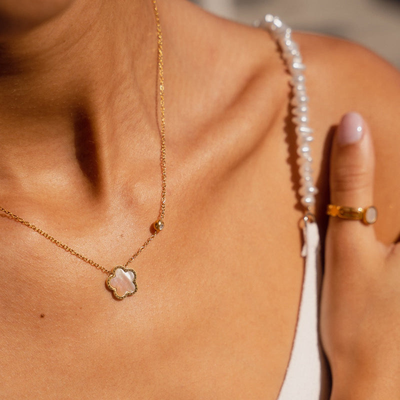Clover Pendant Necklace - Gold/White