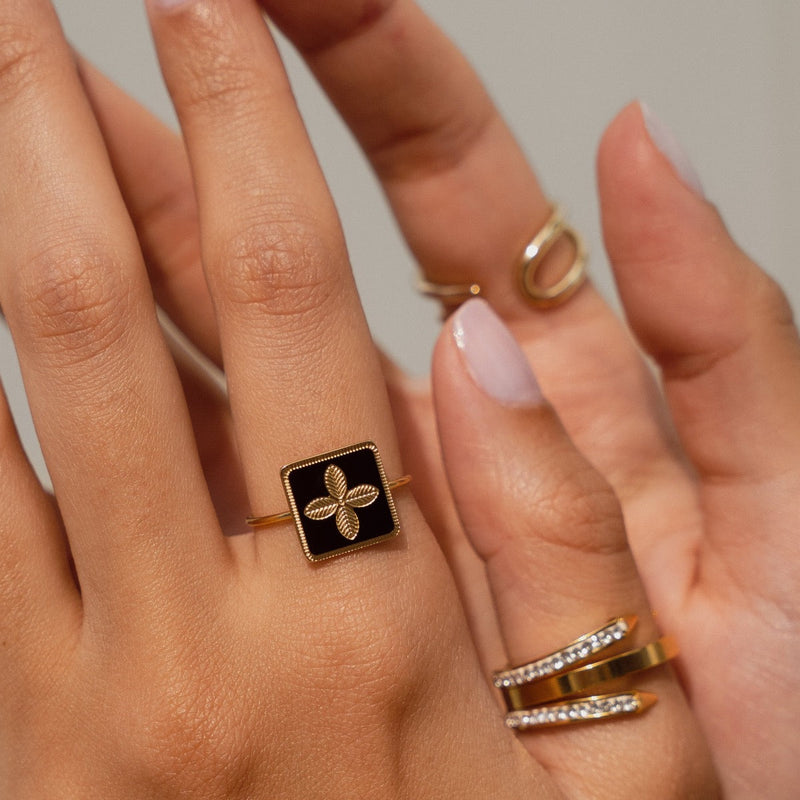 La Fleur Plate Ring - Gold/Black (Adjustable)