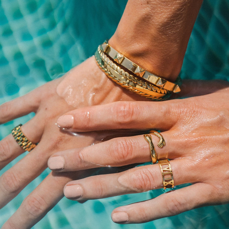 Stud Bracelet – Gold